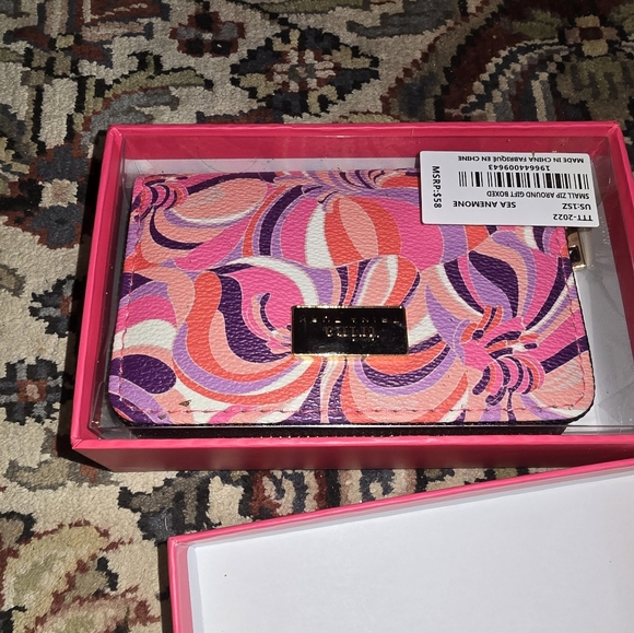 Small Trina Turk Sea Anemone Zip Around Wallet With Gift Box - Picture 1 of 3
